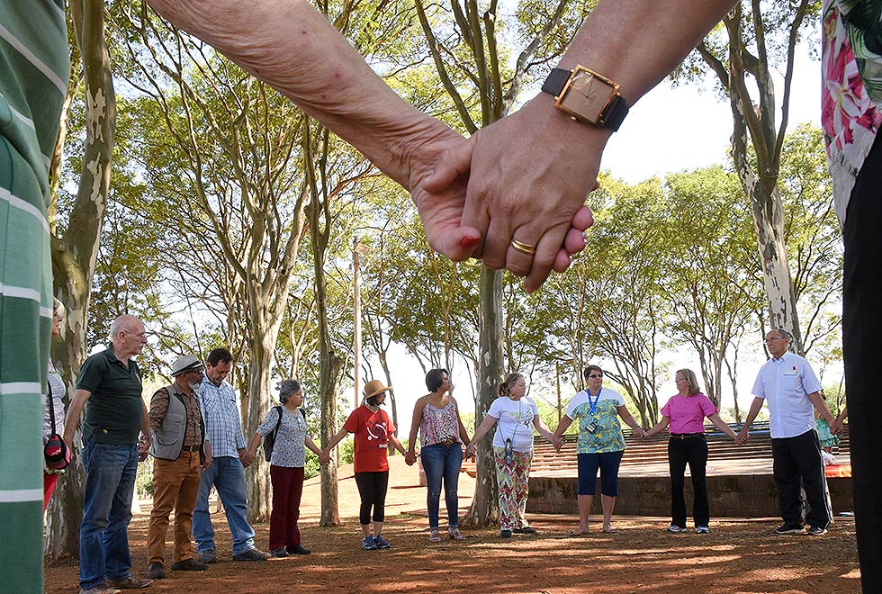 Reflexão e biodança por parte da comunidade