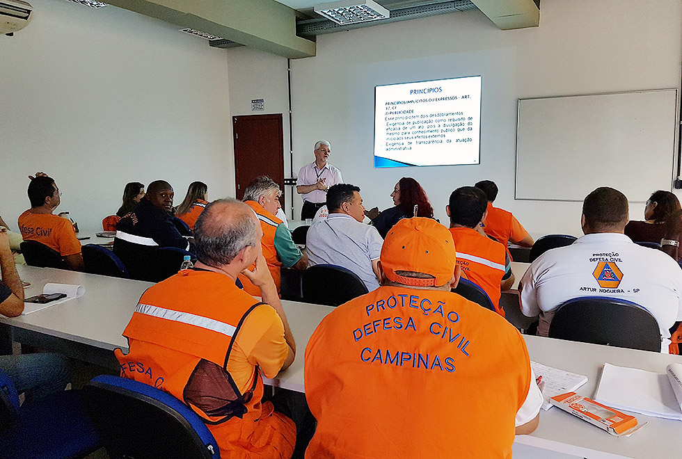 Agentes públicos em treinamento no IG