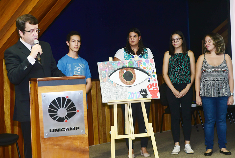 Alunos produzem quadro