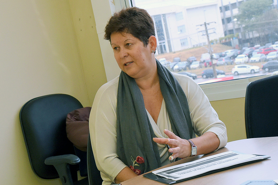 A professora Sandra Fernandes Leite, responsável pelo curso de EJA