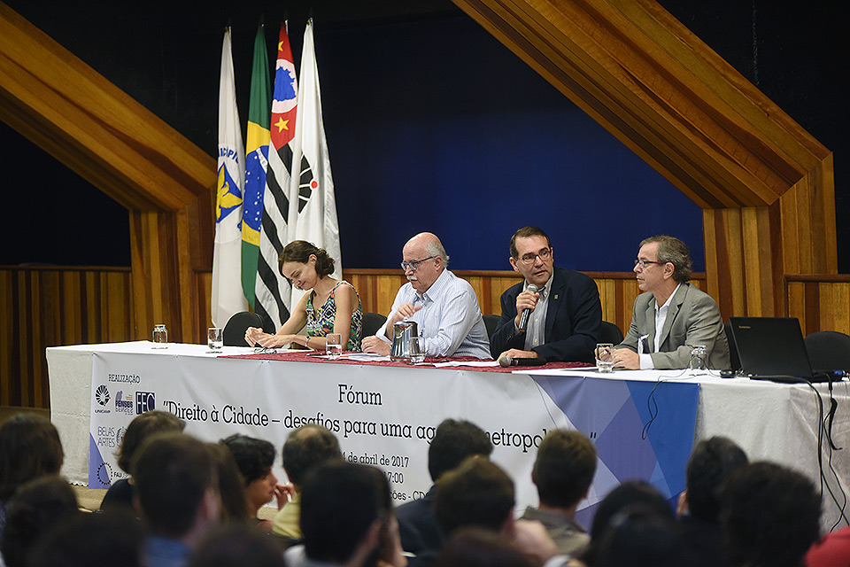 mesa de abertura do evento composta por quarto pessoas. Adriana Nunes Ferreira, Julio Hadler, Álvaro Crosta e José Marcos da Cunha.