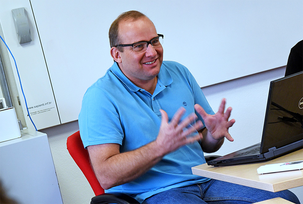 O professor Eduardo Galembeck coordena o programa do IB