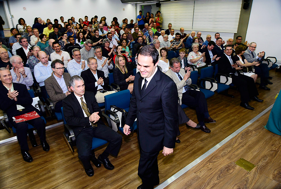 Pagliuso é recebido no auditório do IFGW