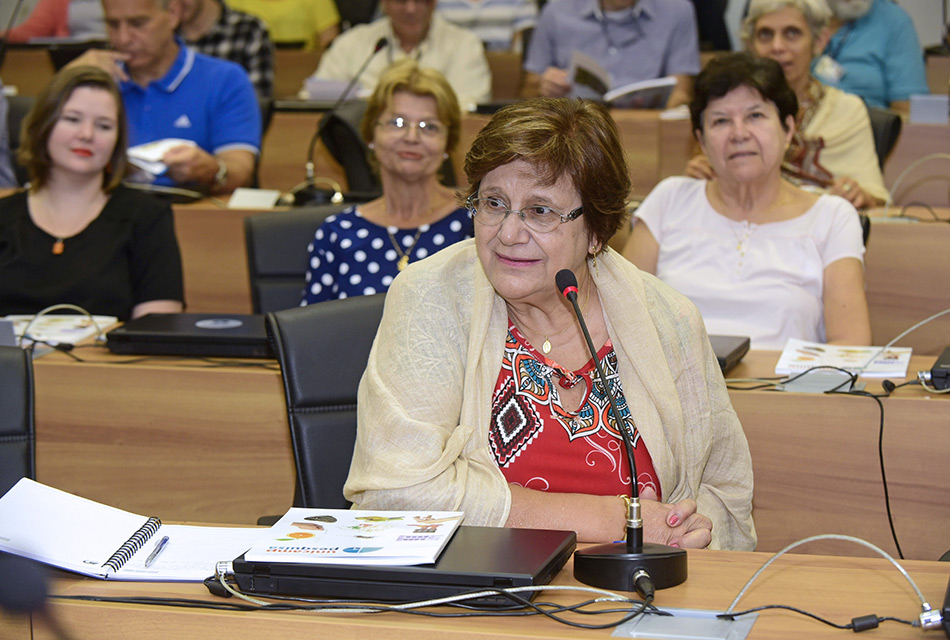 A homenageada Sonia Bergamasco na plateia