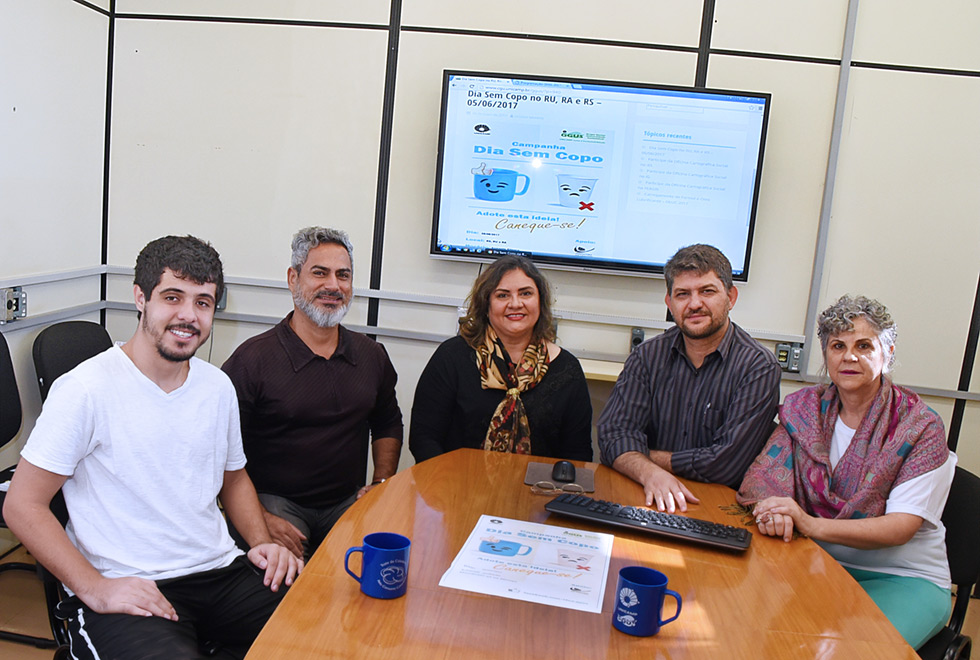 Grupo que participa da Campanha Semana Sem Copos