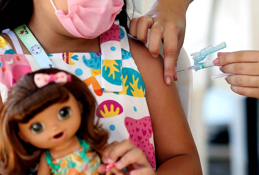Nenhuma criança ou adolescente morreu em virtude de vacinas contra a Covid-19, entre os milhões de brasileiros vacinados. Crédito: José Cruz/Agência Brasil