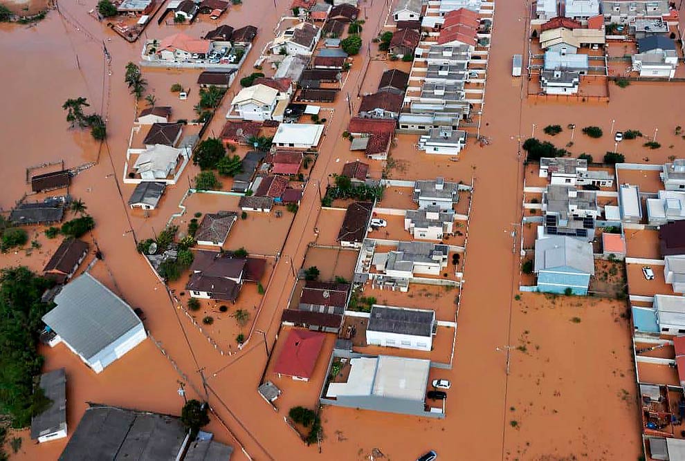 Foto de uma área residencial inundada