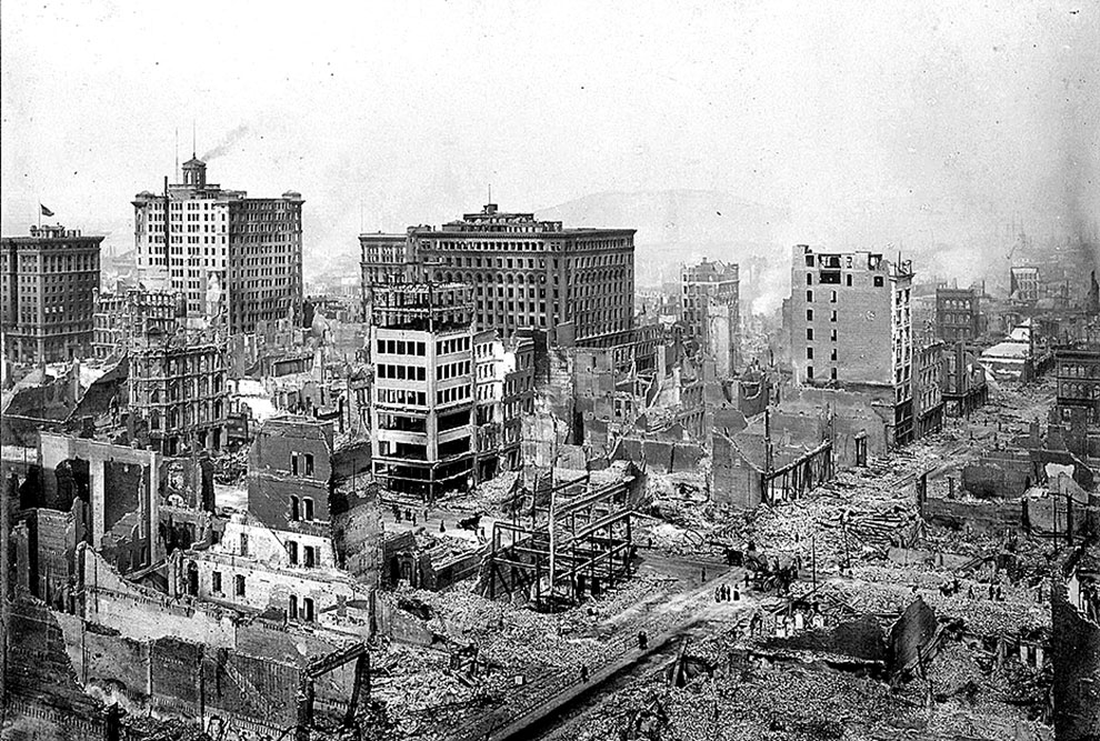 Foto de capa (Ruínas de São Francisco, terremoto de 1906, domínio público)