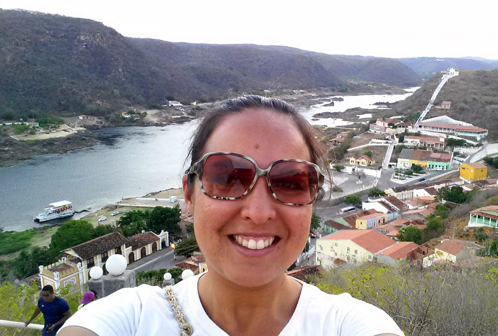 Amanda Sousa Silvino em campo: às margens do Rio São Francisco na cidade de Piranhas (Alagoas)