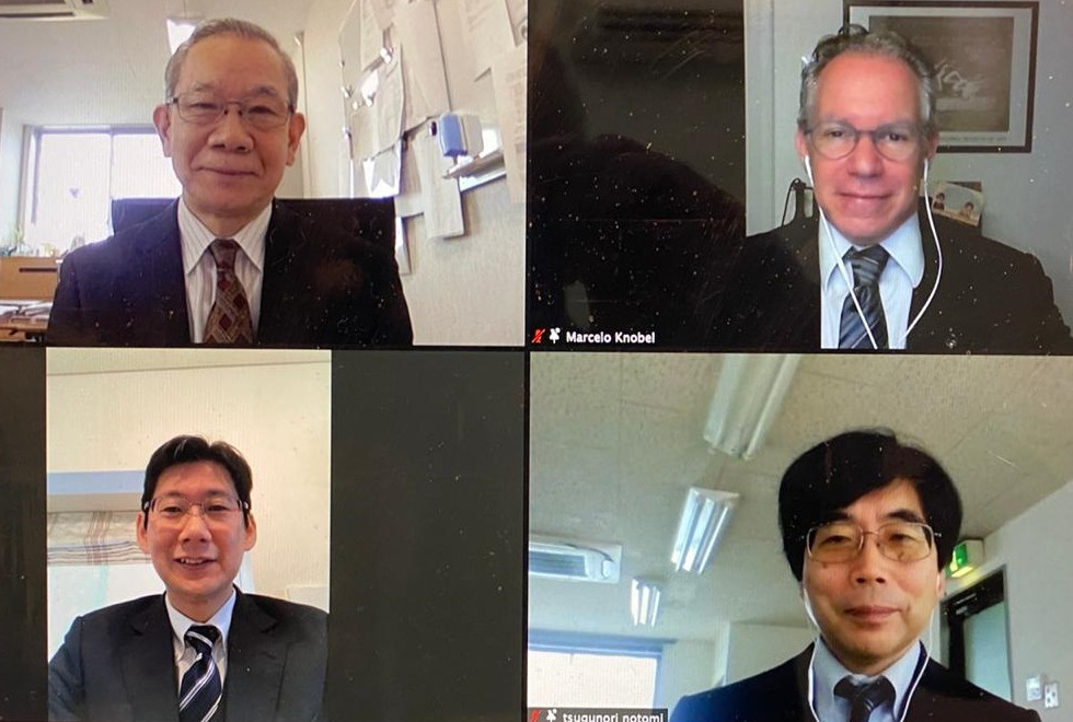 foto mostra tela de videoconferência com o reitor da unicamp e representantes das instituições japonesas