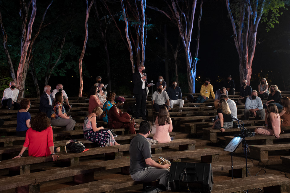 foto mostra o evento realizado na praça da paz do campus