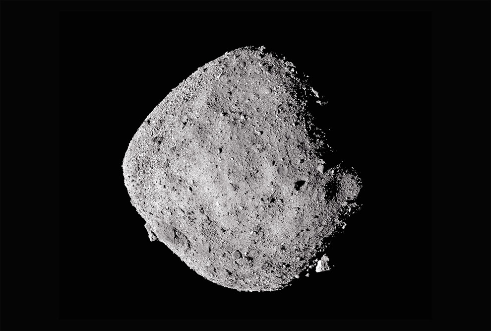 Imagem do asteroide Bennu tomada no final de outubro de 2018 por uma das câmeras da OSIRIS-Rex a uma distância de cerca de 300 km (Crédito: NASA/Goddard/University of Arizona)