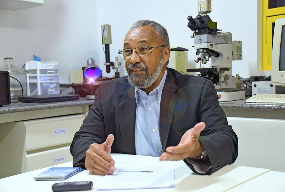 Professor Oswaldo Alves foi homenageado na UEZO