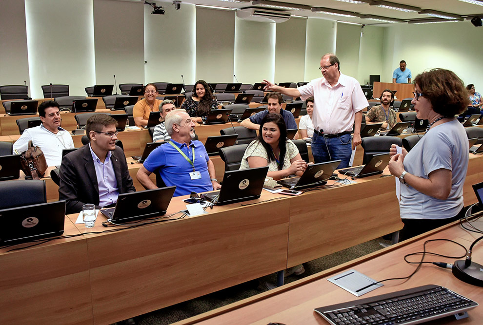 servidores tomam posse