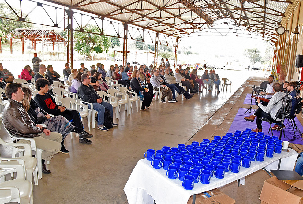 Evento de lançamento do Projeto Guri reuniu autoridades e pais de alunos de música