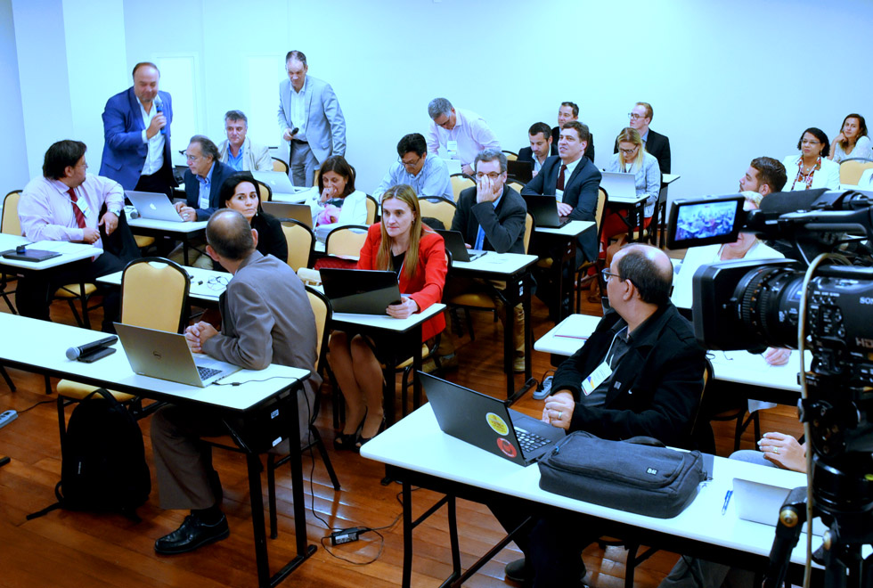Cerca de 30 delegados assessores da Associação de Universidades do Grupo Montevidéu encontram-se em reunião.