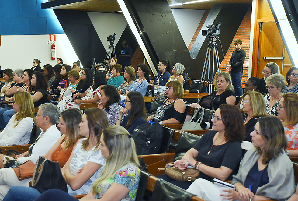 Público no Centro de Convenções da Unicamp