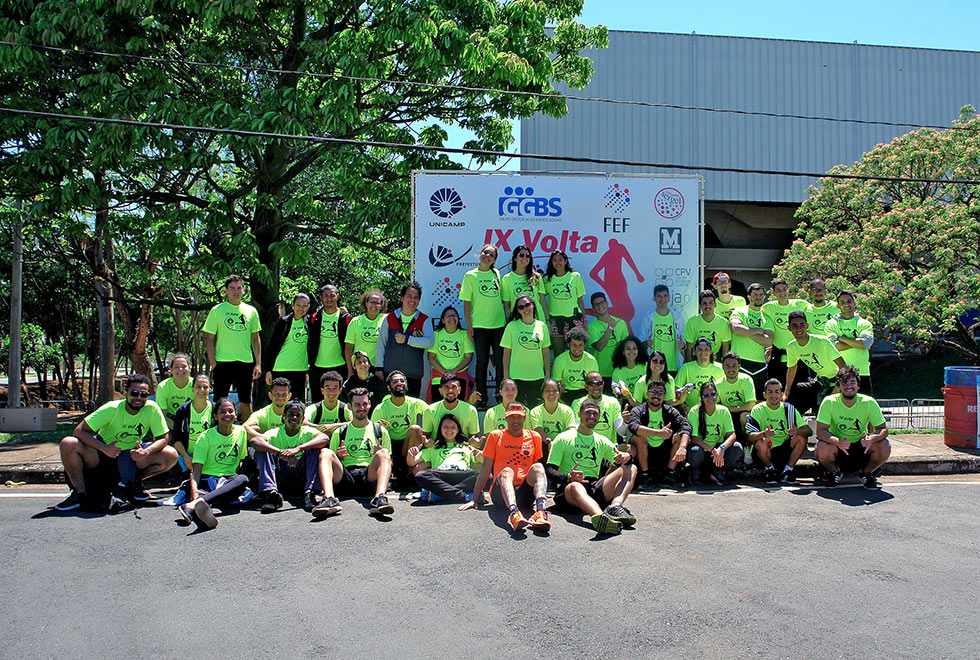 Voluntários iniciam os trabalhos às 5 da manhã