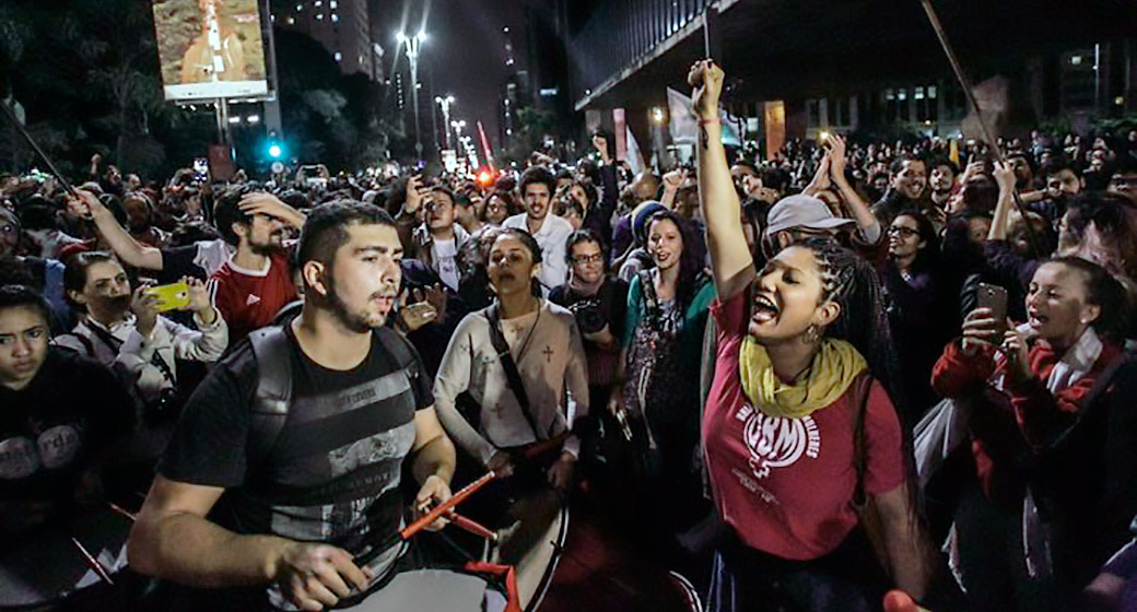  Manifestantes protestam na Avenida Paulista 