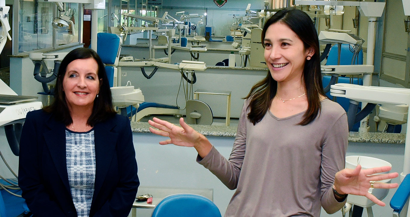 A professora Maria Beatriz Duarte Gavião, da FOP e a professora Paula Midori Castelo, da Unifesp