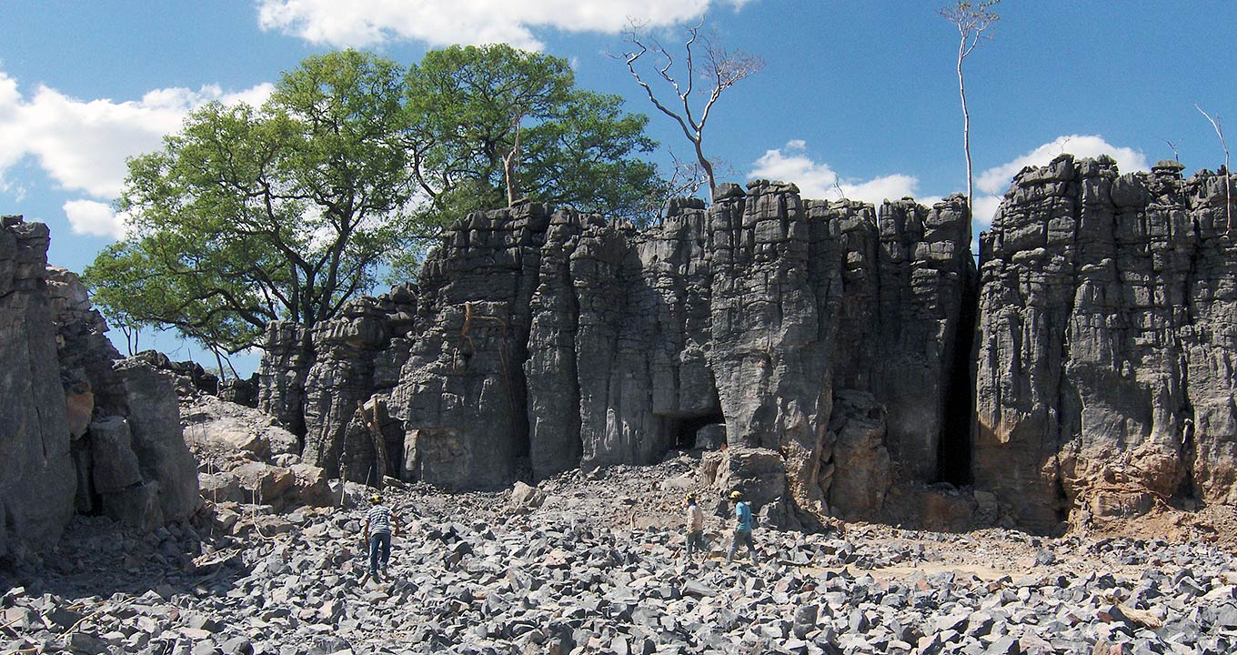 Extração de granito para a construção civil em Goiás