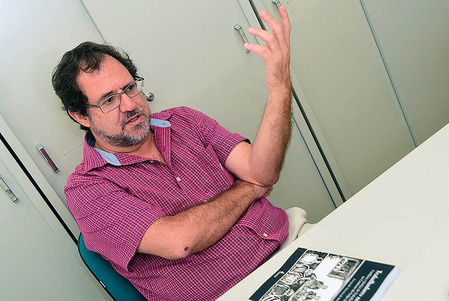 O professor e historiador Fernando Teixeira da Silva | Foto: Antonio Scarpinetti