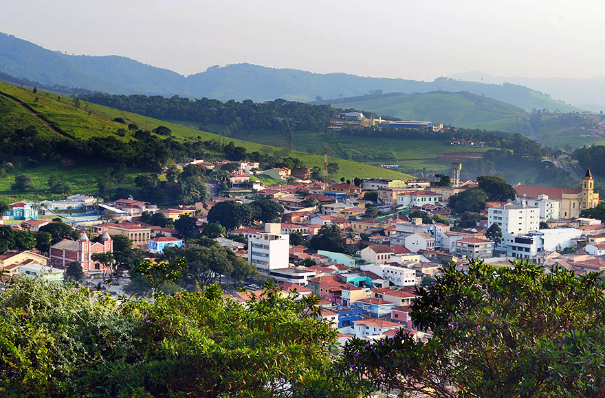 Vista parcial da cidade paulista de Piracaia, um dos municípios no âmbito do Projeto Mina d’Água | Foto: Álvaro Kassab