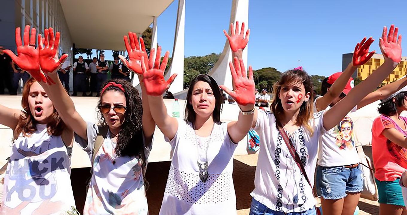 Manifestantes durante a “Caminhada das flores”, ocorrida em Brasília no ano passado | Foto: Wilson Dias - EBC 