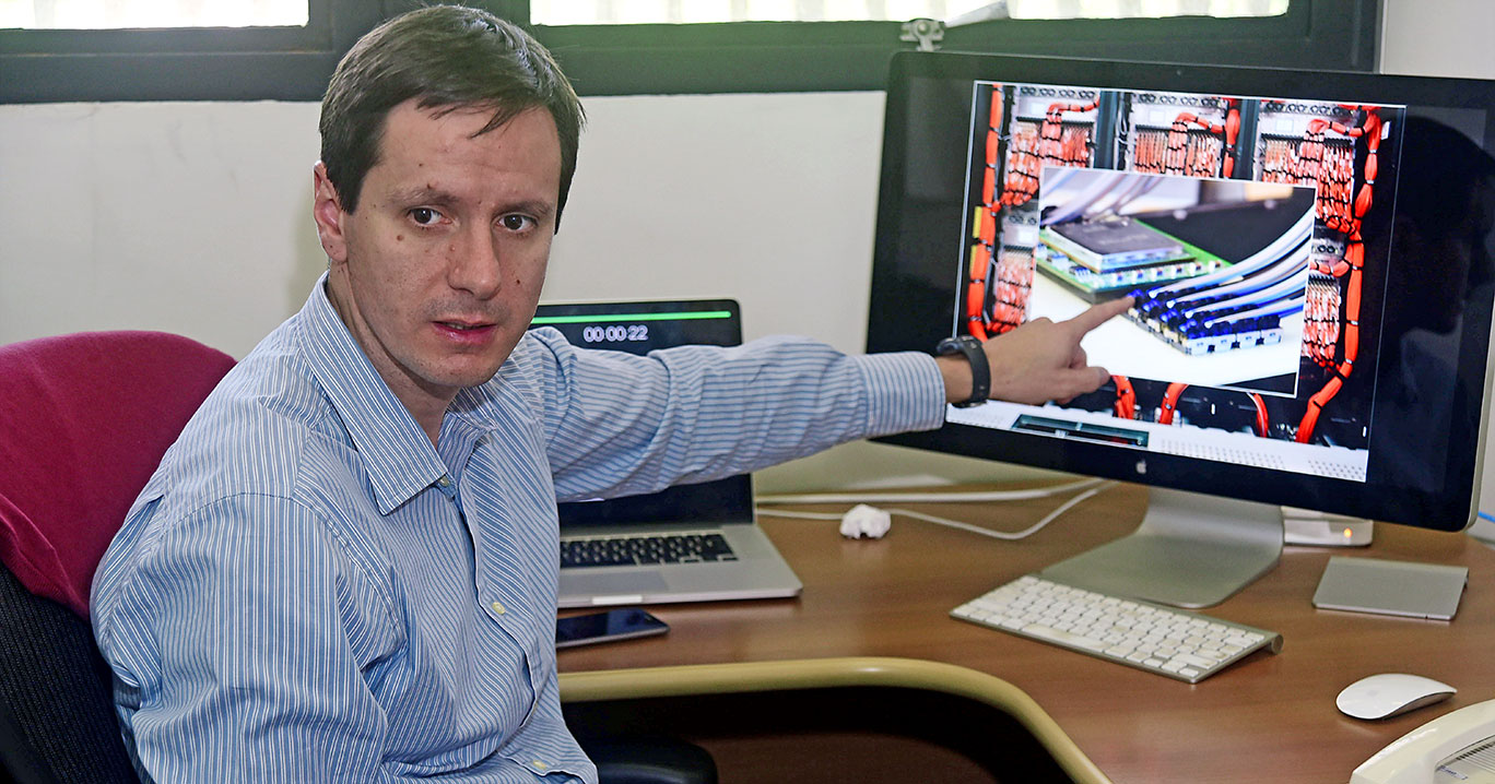 O professor Paulo Dainese, do IFGW: rotas para desenhar dispositivos para chips fotônicos