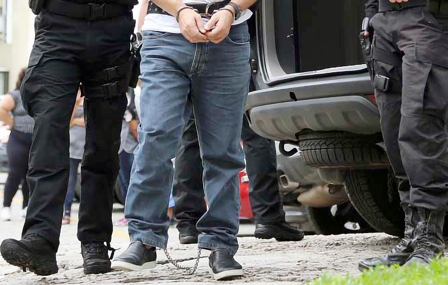 O caso do ex-governador do Rio de Janeiro é o mais notório de desobediência à ‘Súmula Vinculante 11’ do STF O caso do ex-governador do Rio de Janeiro é o mais notório de desobediência à ‘Súmula Vinculante 11’ do STF
