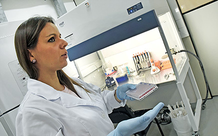 A professora Cátia Megiatto: buscando nanomateriais orgânicos e híbridos para aplicações em nanomedicina A professora Cátia Megiatto: buscando nanomateriais orgânicos e híbridos para aplicações em nanomedicina