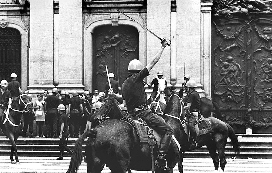 21 de Junho de 1968, Rio de Janeiro, manifestação reprimida de forma violenta, conhecida como Sexta-Feira Sangrenta | Foto: Evandro Teixeira