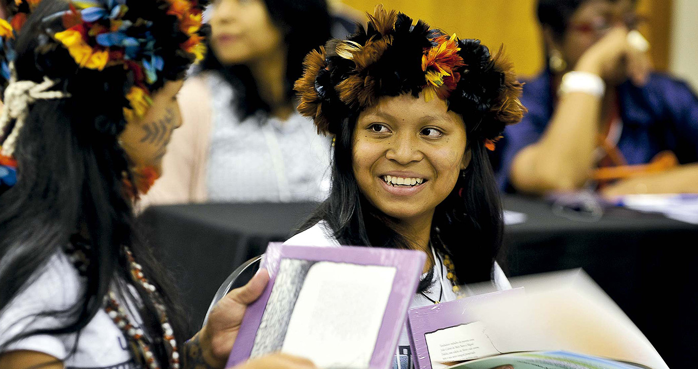 Audiodescrição: Índios de Rondônia recebem tablets. | Foto: Valter Campanato | ABr Imagem 1 de 1.