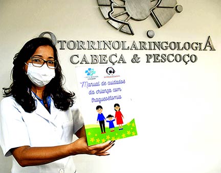 Texto foi escrito com linguagem acessível e com ilustrações para facilitar o cuidado das crianças em casa Texto foi escrito com linguagem acessível e com ilustrações para facilitar o cuidado das crianças em casa