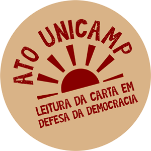 Audiodescrição: selo com o texto: Ato Unicamp -  Leitura da Carta em Defesa da Democracia. Arte do selo: Marcos Pereira
