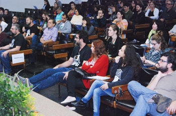 Público do segundo dia do evento no Centro de Convenções