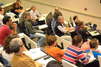 Público presente à palestra