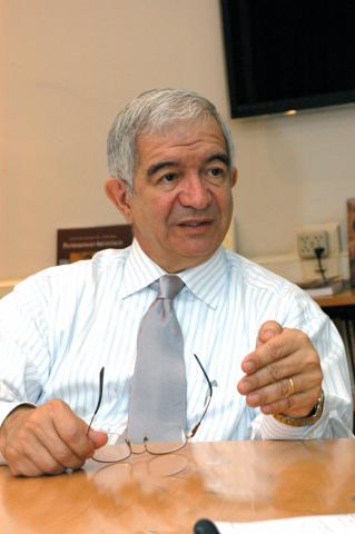 O reitor Fernando Ferreira Costa