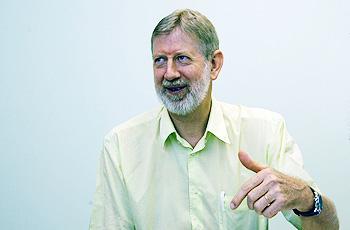 O professor titular Jacobus Swart O professor titular Jacobus Swart