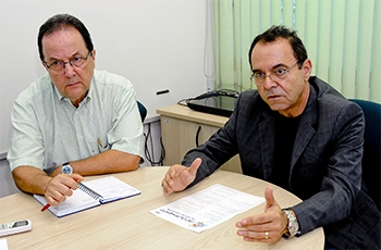 Sérgio Leite e Luís Magna: acolhendo os ingressantes Sérgio Leite e Luís Magna: acolhendo os ingressantes