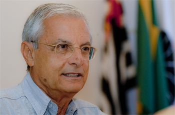 O professor aposentado Raul do Valle