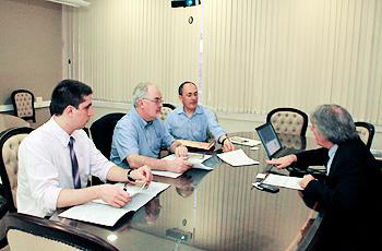 Pissolato conversa com delegação americana