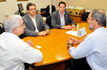 Reitor recebe membros da Sbmac