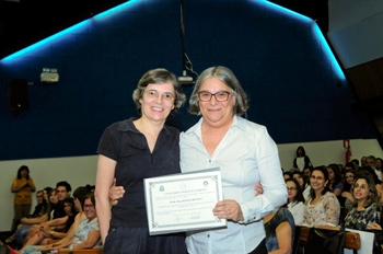 Professora Regina Buffon e Teresa Atvars