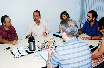 Equipe avalia resultados 