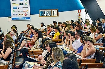 Público durante o Fórum 