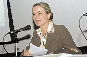 Senadora Gleisi Hoffmann durante o Fórum Alternativas para Gestão Pública