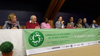 Comissão organizadora e autoridades na mesa de abertura