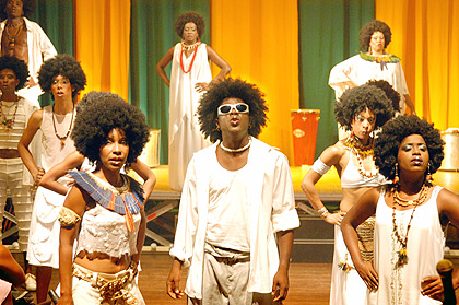 Cena de espetáculo do Bando de Teatro Olodum, grupo nascido em Salvador: via de afirmação da identidade negra (Foto: Marcio Lima)