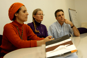 Renata Sieiro Fernandes, Margareth Brandini Park e Amarildo Carnicel, pesquisadores do CMU: refletindo sobre conceitos da educação não-formal  (Foto: Antoninho Perri)